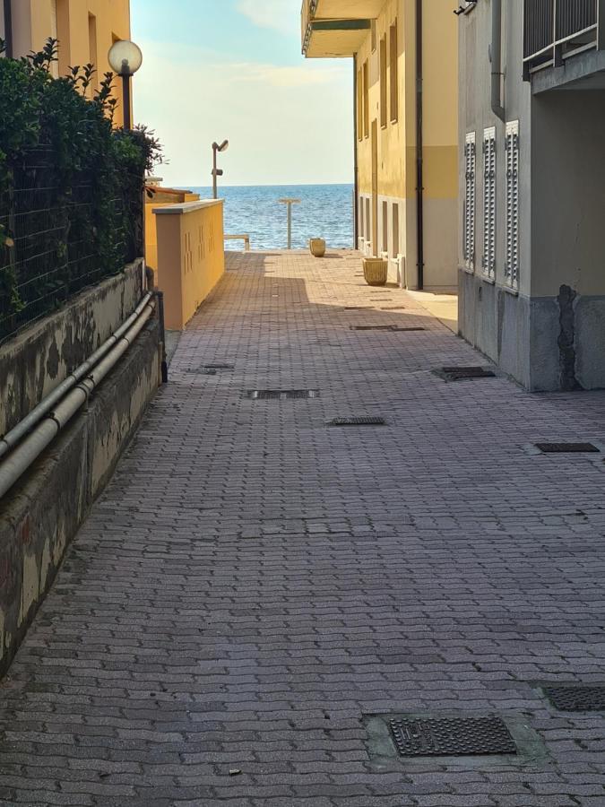 Il Giglio Lägenhet San Vincenzo Exteriör bild